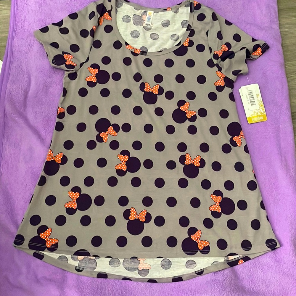 NEW 💜with tags Minnie Mouse T-Shirt. Size medium. Feminine fit, curved hemline.